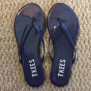 Tkees navy gloss flip flops